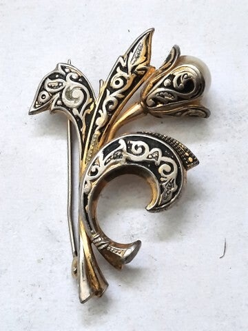 Vintage Toledo Damasceen bloembroche met parel