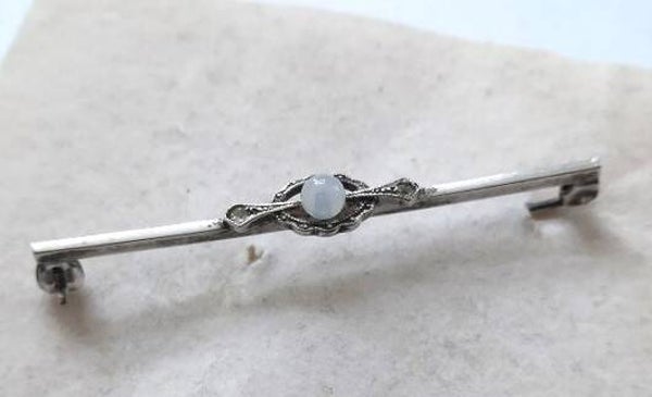 Vintage zilveren Art Deco staafbroche met Maansteen en Strass  835