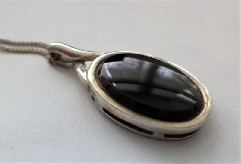 Zilveren hanger met onyx, aan ketting, 925