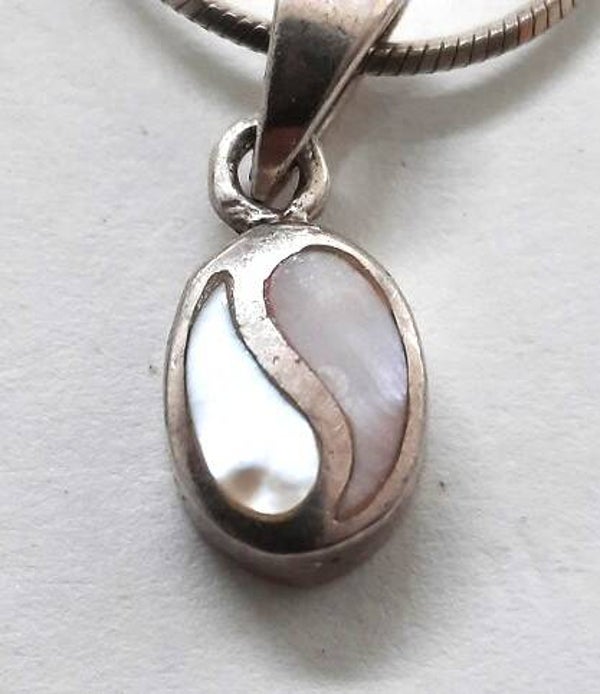Zilveren yin en yang hanger met parelmoer, met ketting 925 Italy