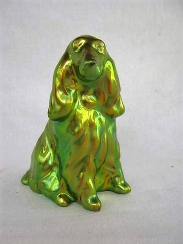 Vintage Zsolnay eosine Cocker Spaniel. Iriserend groen/goud