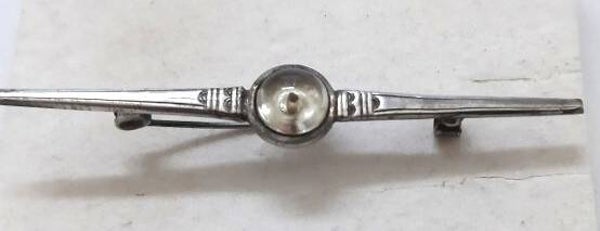 Antieke verzilverde Art Deco staafbroche met koepeltje