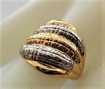 Prachtige vintage 14k tweekleurige Dome ring - Maat ca. 19,6 (10)