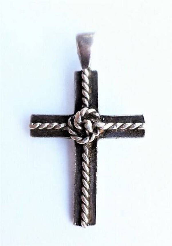 Kruisje hangertje crucifix met touwwerk (7810-132)