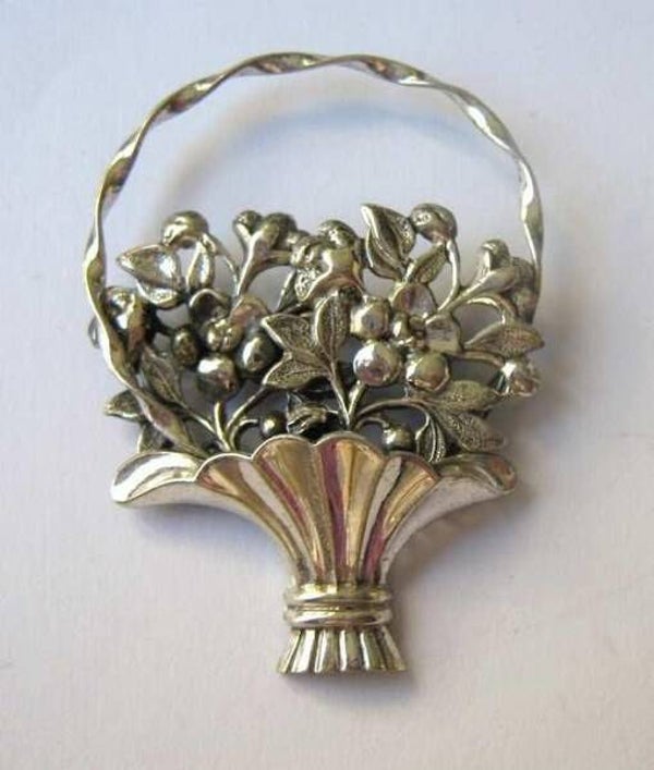 Prachtige 925 zilveren broche bloemenmandje, van Beau USA (6214-1579)