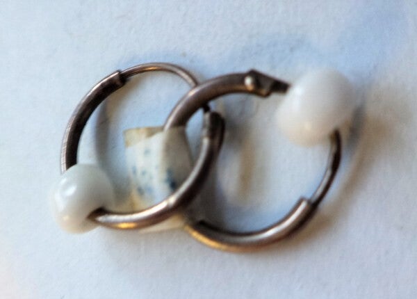 Vintage Sterling zilveren oorringen met witte kralen (184)