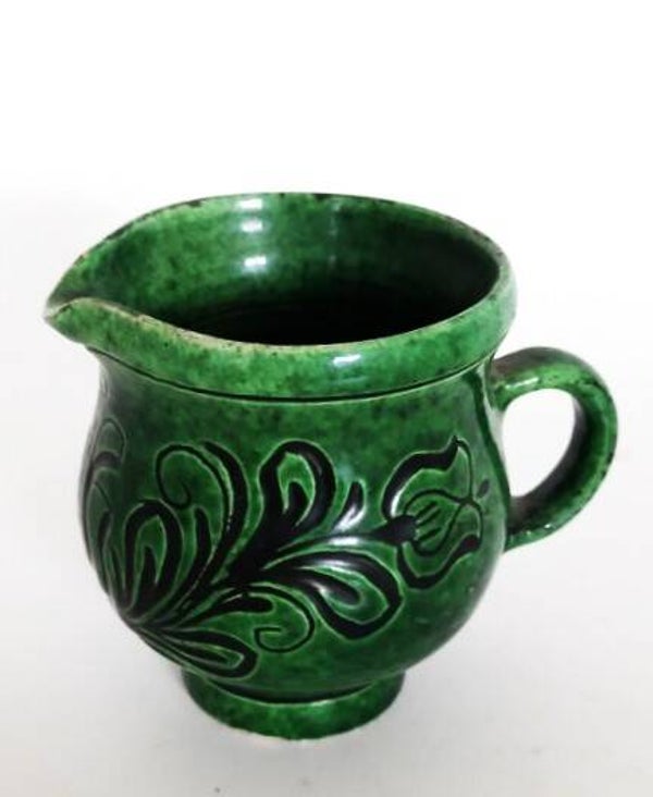 Klein oud groen kannetje met tulp motief Korond (243)