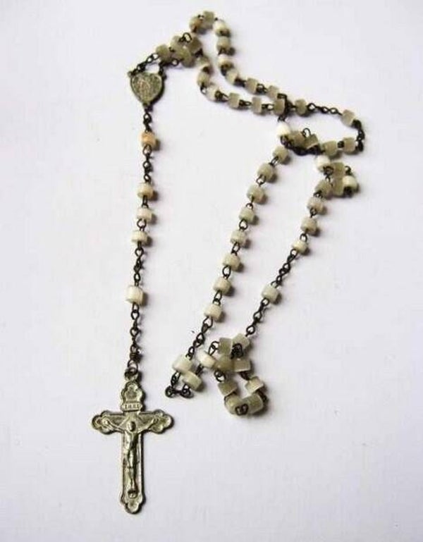 Prachtige Vintage Rozenkrans - Melkwitte Kralen & Aluminium Kruis (5253-26)