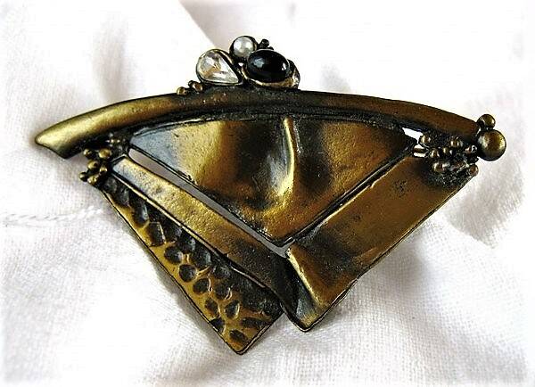 Vintage Brutalistische Art Deco Stijl broche met 3 steentjes (2697-17)