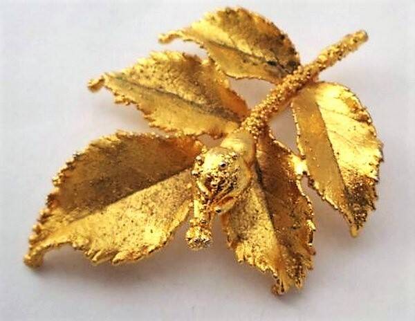 Broche roos, rozenknop, van of naar Orla Eggert, zwaar verguld (6917-2723)
