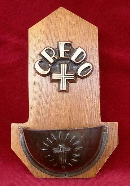 Vintage wijwaterbakje, hout en koper. Credo (2823-5)