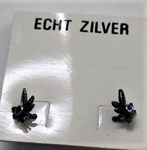 Zilveren oorbellen stekers cannabisplantje met blauw steentje (342)
