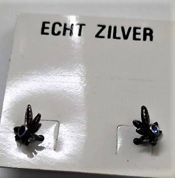 Zilveren oorbellen stekers cannabisplantje met blauw steentje (342)