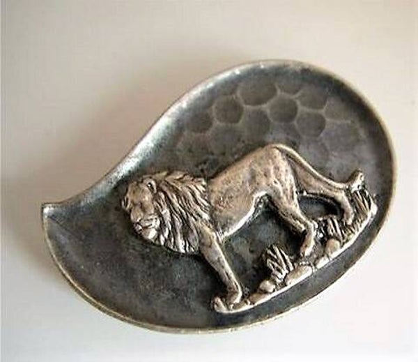 Gehamerde Afrikaanse zilveren broche met leeuw - Simba (7398-3927)