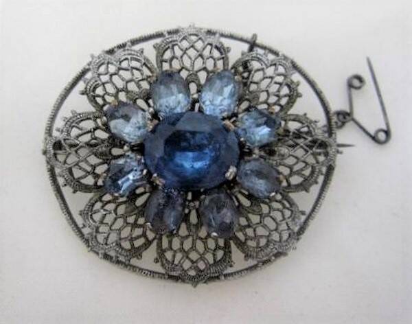 Prachtige antieke Tsjechische filigrain broche jeansblauw kristal (7525-4293)