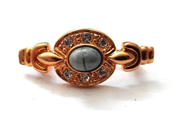 Prachtige goudkleurige broche met grijze gemarmerde Cabochon & Strass (48)