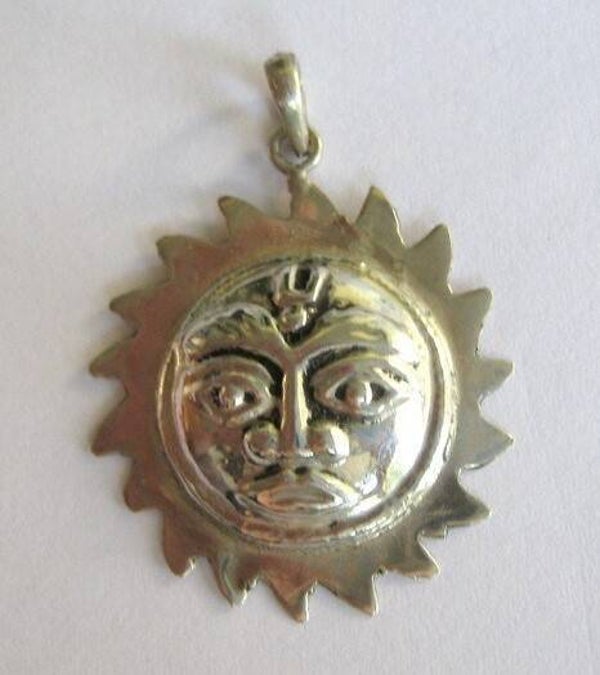 Zonnegod Surya, vintage sterling zilveren hanger (50)