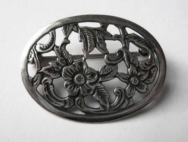 Vintage zilveren broche opengewerkt Bloemmotief (5386-583)