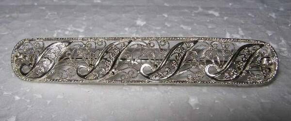 Mooie zilveren filigrain staafbroche met 3D Golvend motief (5459-664)