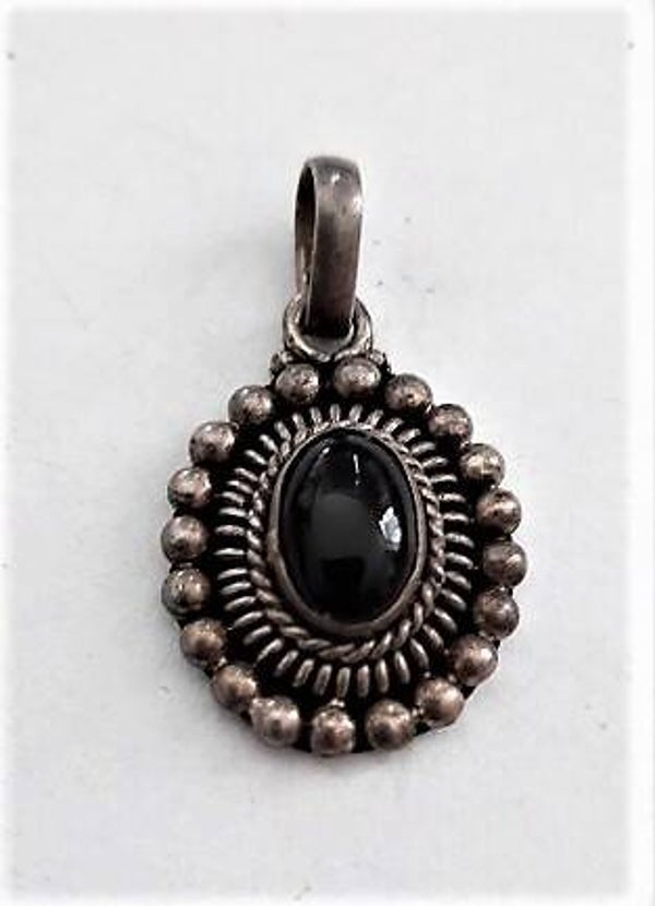 Vintage onyx hangertje, sterling zilver en granulaat (172)