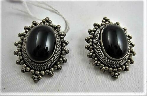 Prachtige vintage zilveren oorbellen met Onyx. Handwerk 925 (5489-838)