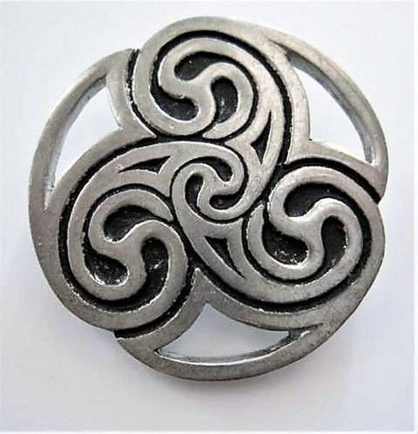 Fraaie Keltische St. Justin Broche Verzilverd Tin Triskele Spiraal (7948-5521)