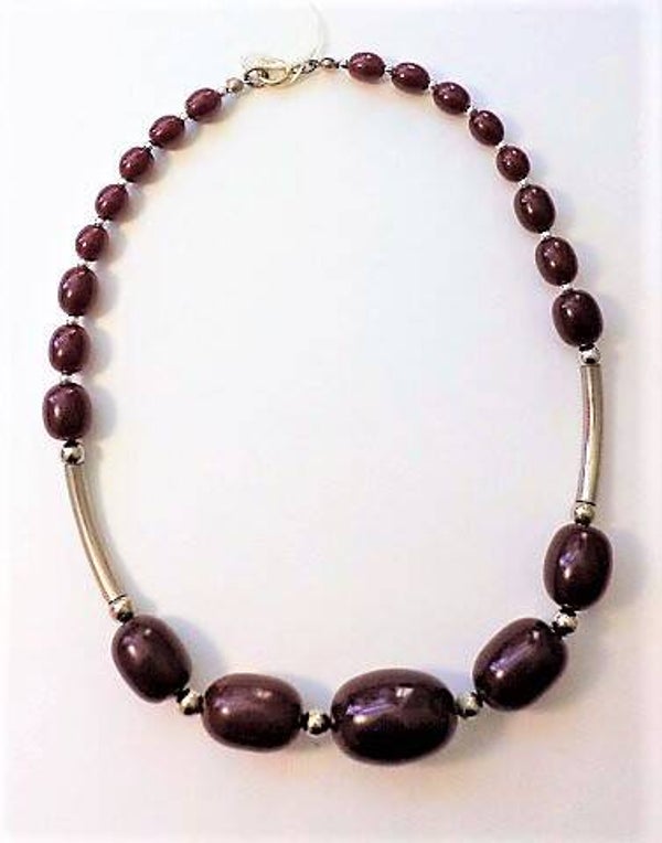 Jakob Bengel. Art deco ketting van roodbruin galaliet (5613-200)