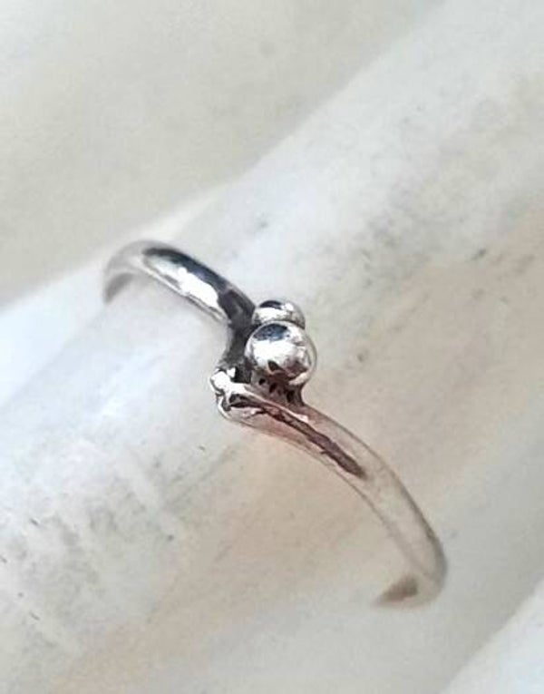 Leuke zilveren ring met twee bolletjes 835 (5757-474)