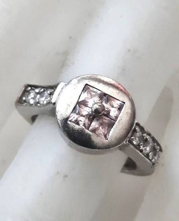 Prachtige zilveren design ring met een pink zirkonia 925 (6222-1354)