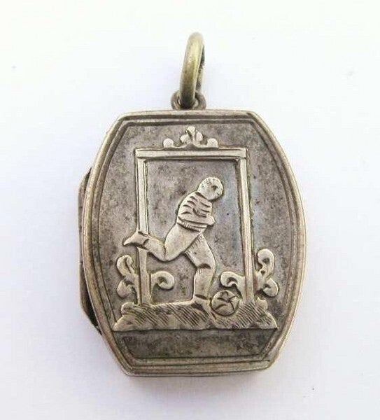 Antiek medaillon S. Bros voetballer, soccer player 925 zilver, 1895 (6320-320)