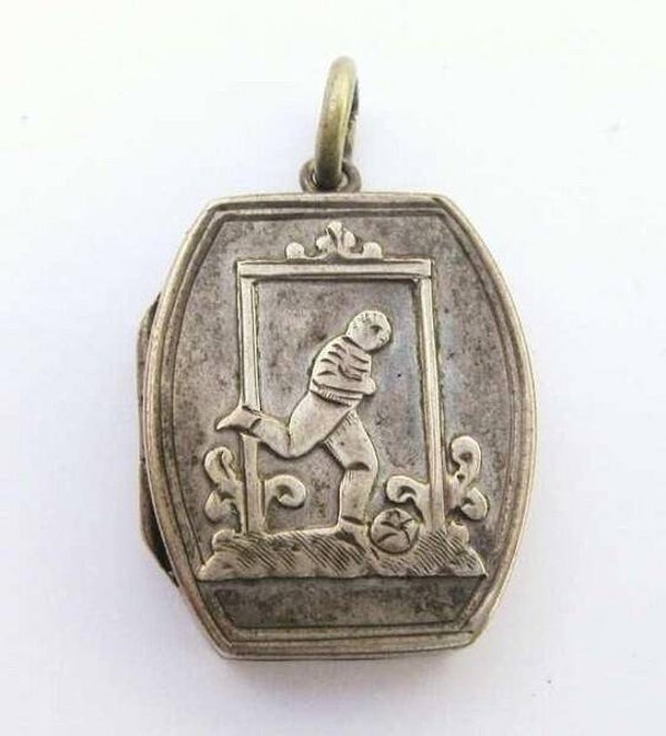 Antiek medaillon S. Bros voetballer, soccer player 925 zilver, 1895 (6320-320)