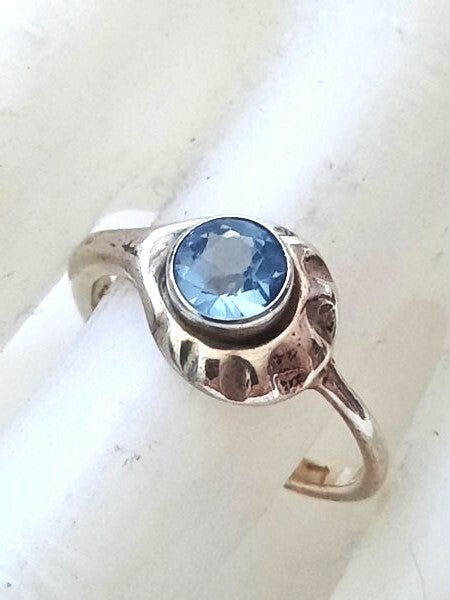 Fischland mooie zilveren ring met blauw topaas 29 835 visje (6356-1442)