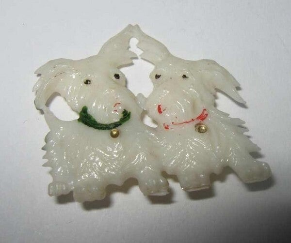 Vintage celluloid broche 2 witte Scottie hondjes 1940s (6402-1829)