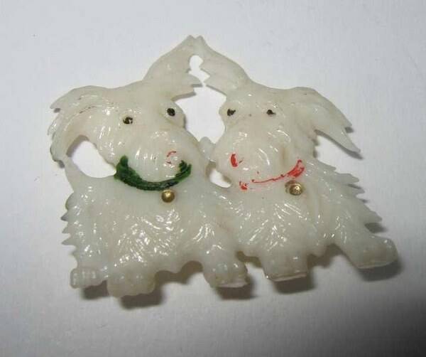 Vintage celluloid broche 2 witte Scottie hondjes 1940s (6402-1829)