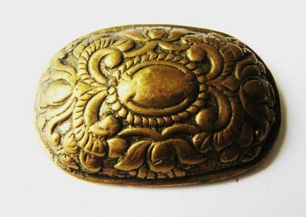 Antieke handgemaakte messing broche – Oosterse reliëfkunst (6405-1819)