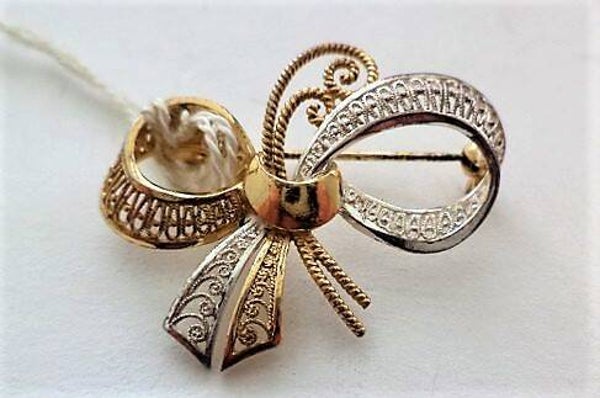 Prachtige filigrain broche strik in zilver en goud (6415-1846)