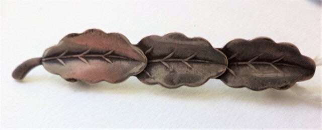 Art deco broche de eikenblaadjes van Karl Hofmann (6587-2025)