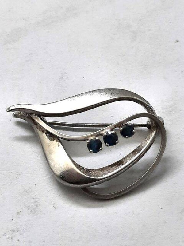 Kordes & Lichtenfels, broche met 3 saffieren 835 zilver (6643-2104)