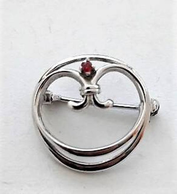 Elegante zilveren broche met granaatje, 835 (6792-2366)
