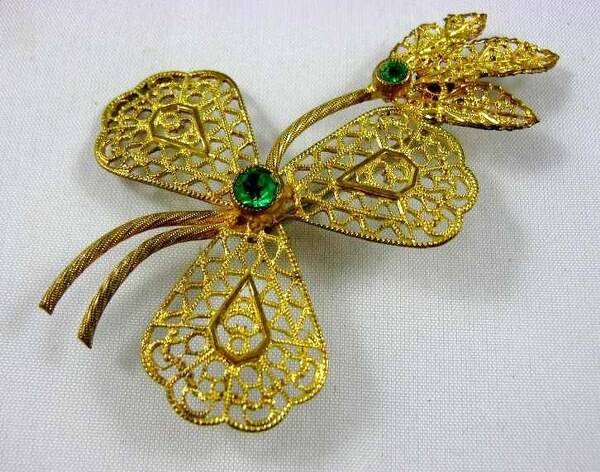 Vintage Gablonz filigraan broche 24k verguld met groene stenen (6826-2479)