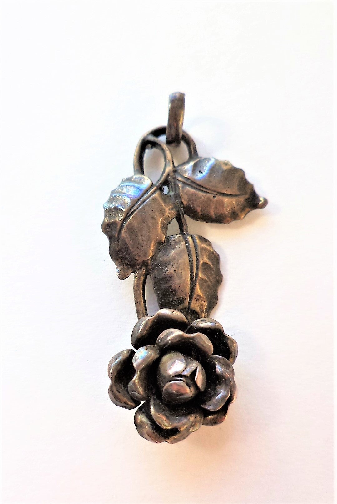 Prachtige vintage zilveren hanger met roos 835