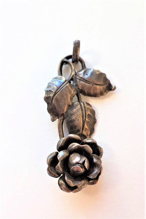 Prachtige vintage zilveren hanger met roos 835