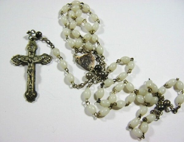 Antieke Italiaanse Rozenkrans, melkwitte kralen, Italy (6888-81)
