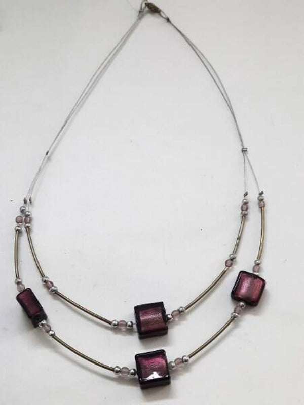 Prachtige Design ketting, paarse blokjes & messing (6917)
