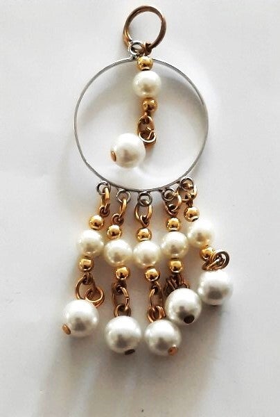 Elegante goudkleurige chandelier hanger met glanzende imitatieparels (6917-113)