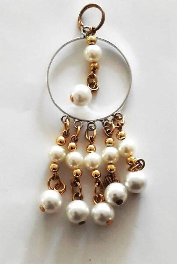 Elegante goudkleurige chandelier hanger met glanzende imitatieparels (6917-113)