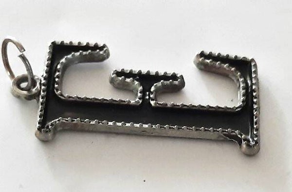 Grote vintage stijl Letter E kettinghanger (6917-23