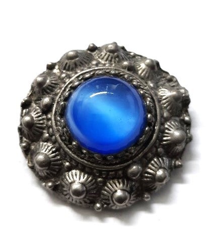 Vintage broche met "knoopjes" en blauwe steen (6975-2933)