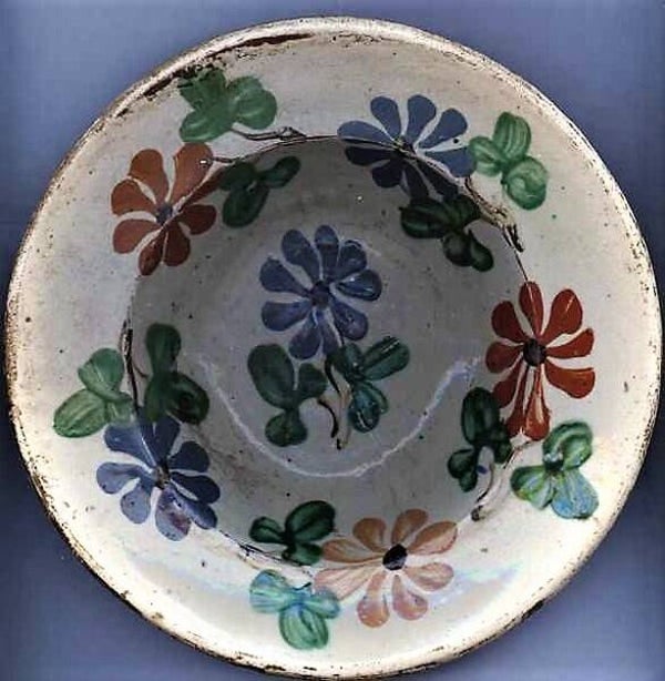 Mooi antiek Hongaars wandbord met bruine en blauwe bloemen (7)