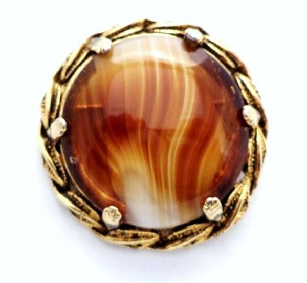 Aparte oude broche bruin gestreept glas in mooie rand (7177-3163)